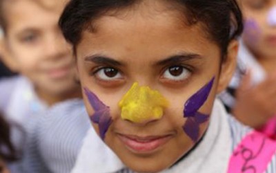 Jóvenes palestinos celebran el Día de los Derechos Humanos en las escuelas de la UNRWA