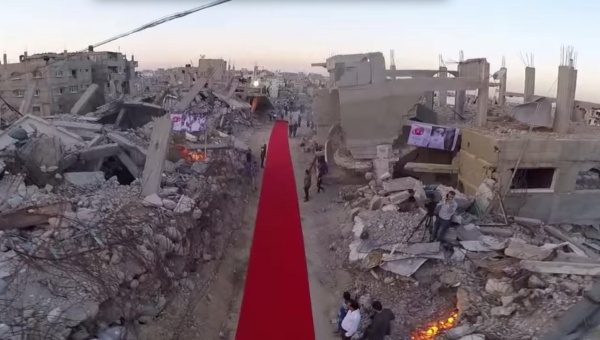 Una alfombra roja entre ruinas en la inauguración de un Festival de Cine de Gaza