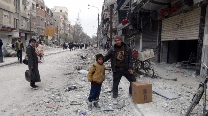 La UNRWA apoya a los refugiados palestinos que huyen del campo de Al Yarmuk